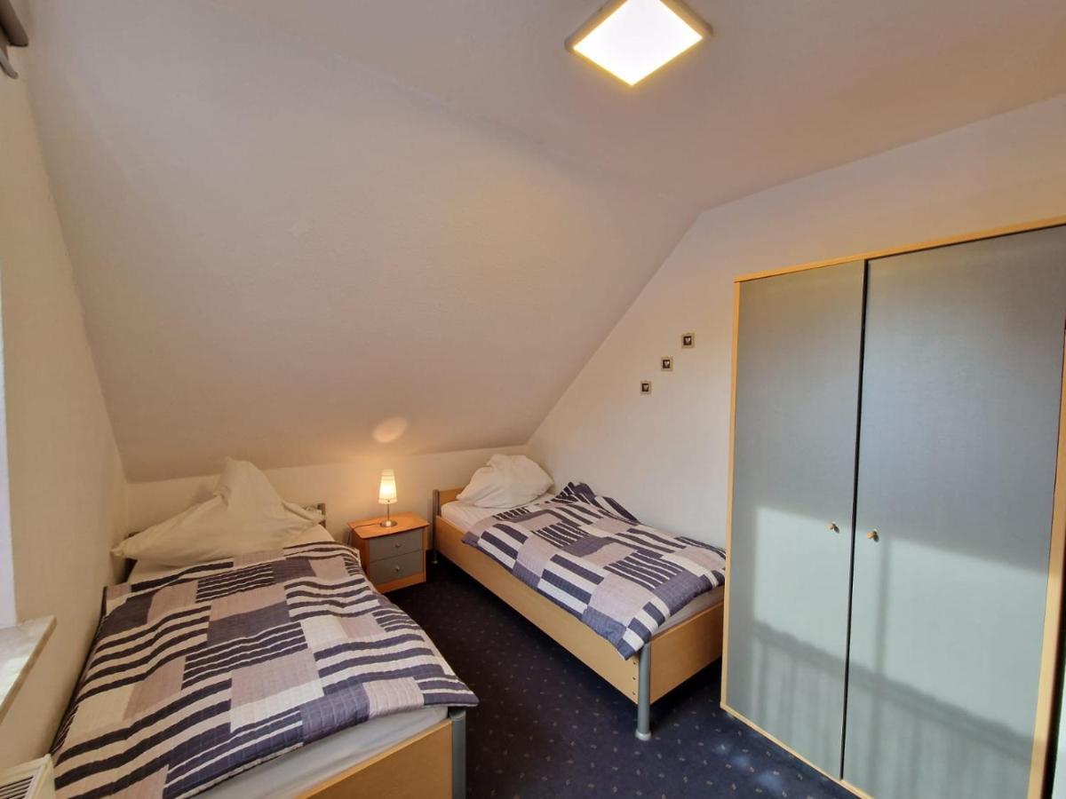 Ferienhaus Steuerbord Im Bootshaus Neßmersiel Exteriör bild